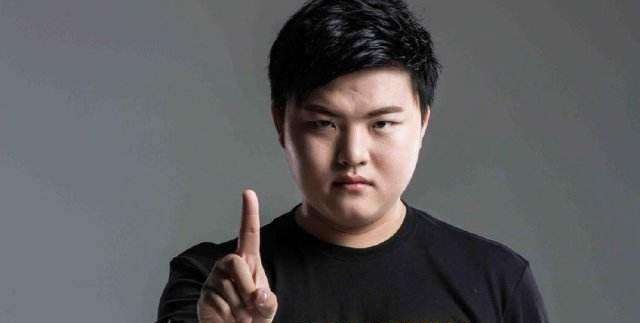 UZI韩服账号冒充欧成,把把使用快乐风男,FNC官