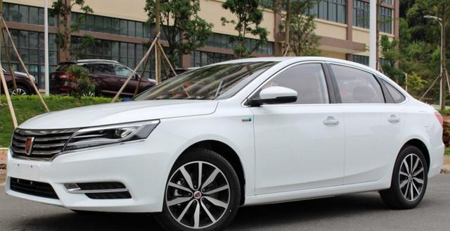 大速腾一圈比凌渡宽, 最省油汽油车油耗不到3L, 9万起国产骄傲