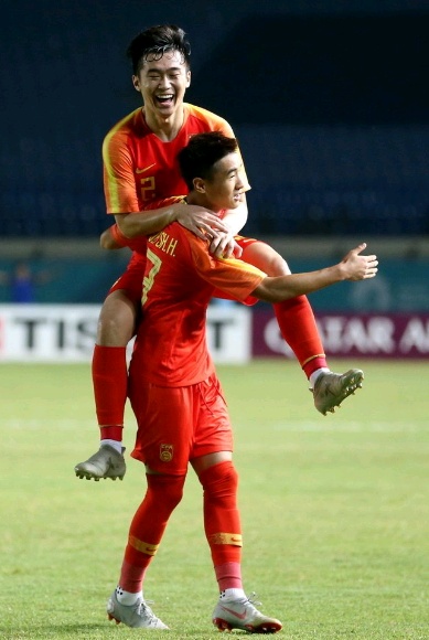 中国男足创造亚运小组赛最佳战绩,避开韩国有