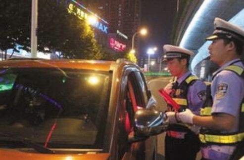 喝酒后,坐在车里睡觉算不算酒驾?交警说了实情