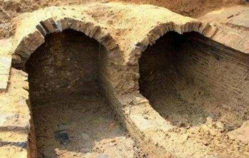 雍正墓费劲心思被打开，考古人员看后立刻将古墓封死，原来另有真