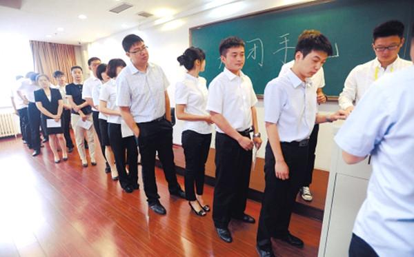 面试官：“人”字加一笔，不是“大”，是什么字？专科生霸气回答