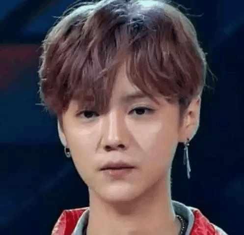 继鹿晗后又一当红女星整容失败, 鼻子严重扭曲