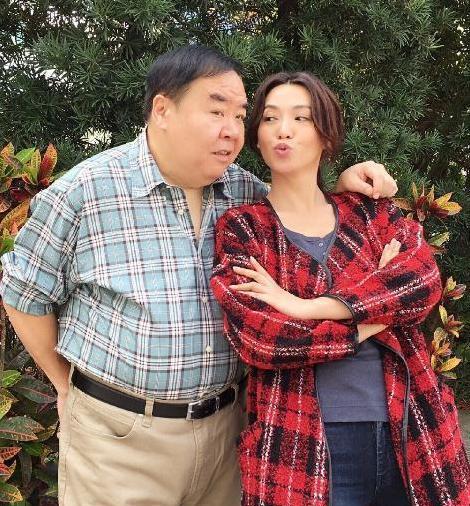 香港仅有的三位胖子影帝之一, 为还债务拼命演戏, 座驾低调无比