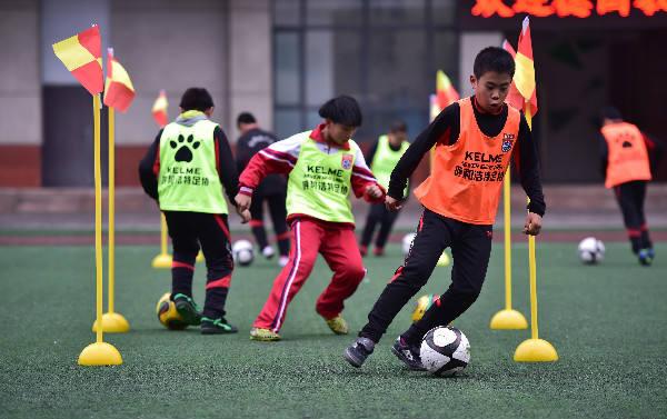 中国青训为什么能把天才训练成为白斩鸡?