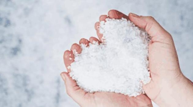 抿嘴后下巴毛孔凸起白米粒! 原来是这几个东