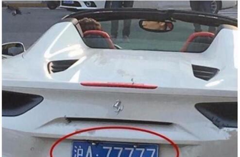 上海这辆法拉利炸街, 车牌号77777, 看到车主后无人再看车!