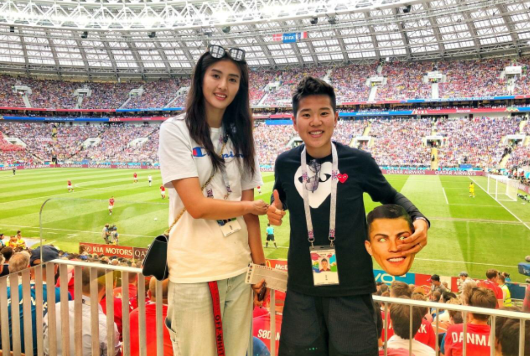 中国女足球员李影,晒出自己与赵丽娜在俄罗斯世界杯上