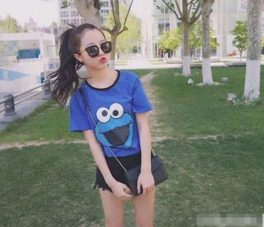 抖音一姐莉哥线下演唱,路人镜头下的她,网友:这