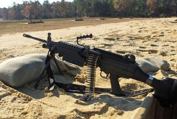 作为军迷,你知道m249机枪为何叫大菠萝吗?