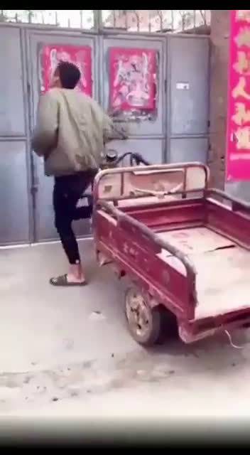 那些有想法，有梦想的电动车，哈哈哈哈哈原谅我不厚道的笑了新年新套路  ​