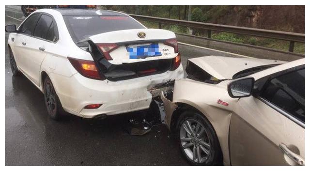 比亚迪高速遭吉利帝豪追尾，吉利车主：我无法想象自己的眼睛！