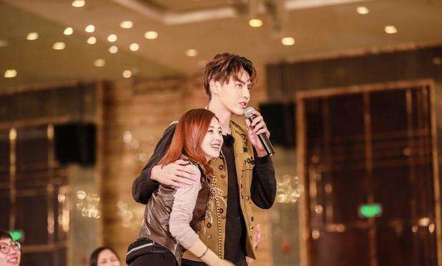 赵丽颖被他多次探班, 身边工作人员曝出颖宝真实恋情, 他是谁?