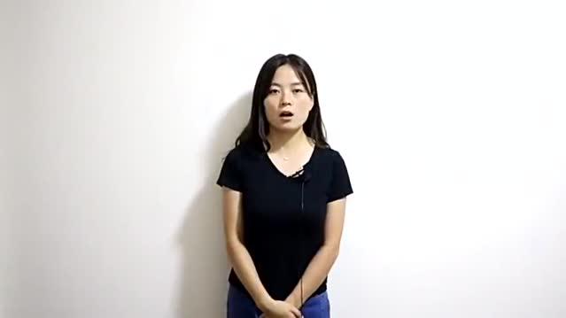 性格衣服被夹入天平座座整个人吊在半空被扯少女电梯女生扶手图片