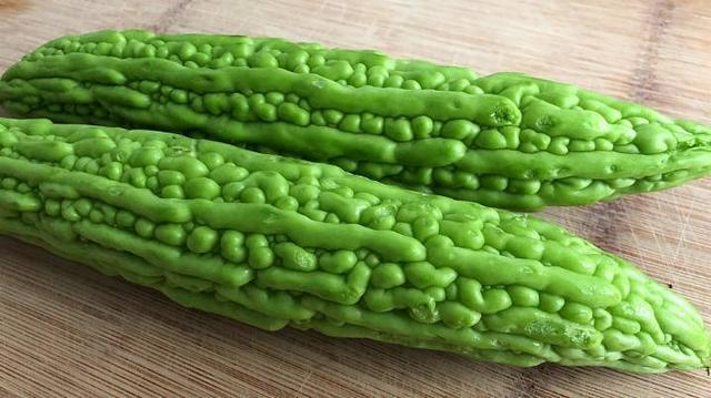 凉拌苦瓜怎么做营养又好吃?很多人第一步就错