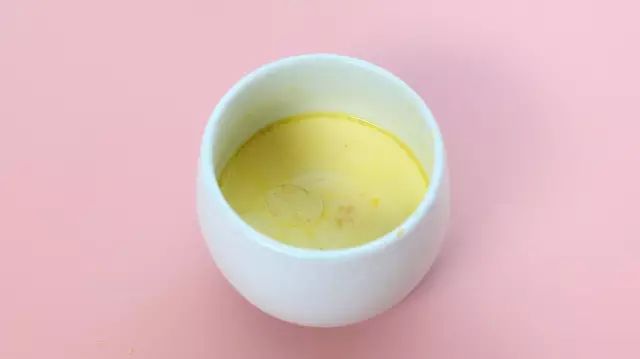 积食的宝宝会表现出:发烧、咳嗽、恶心、呕吐