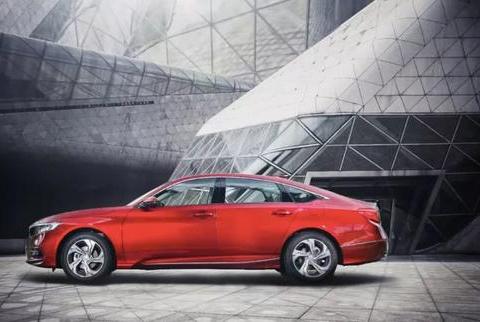 新款雅阁，了解一下。