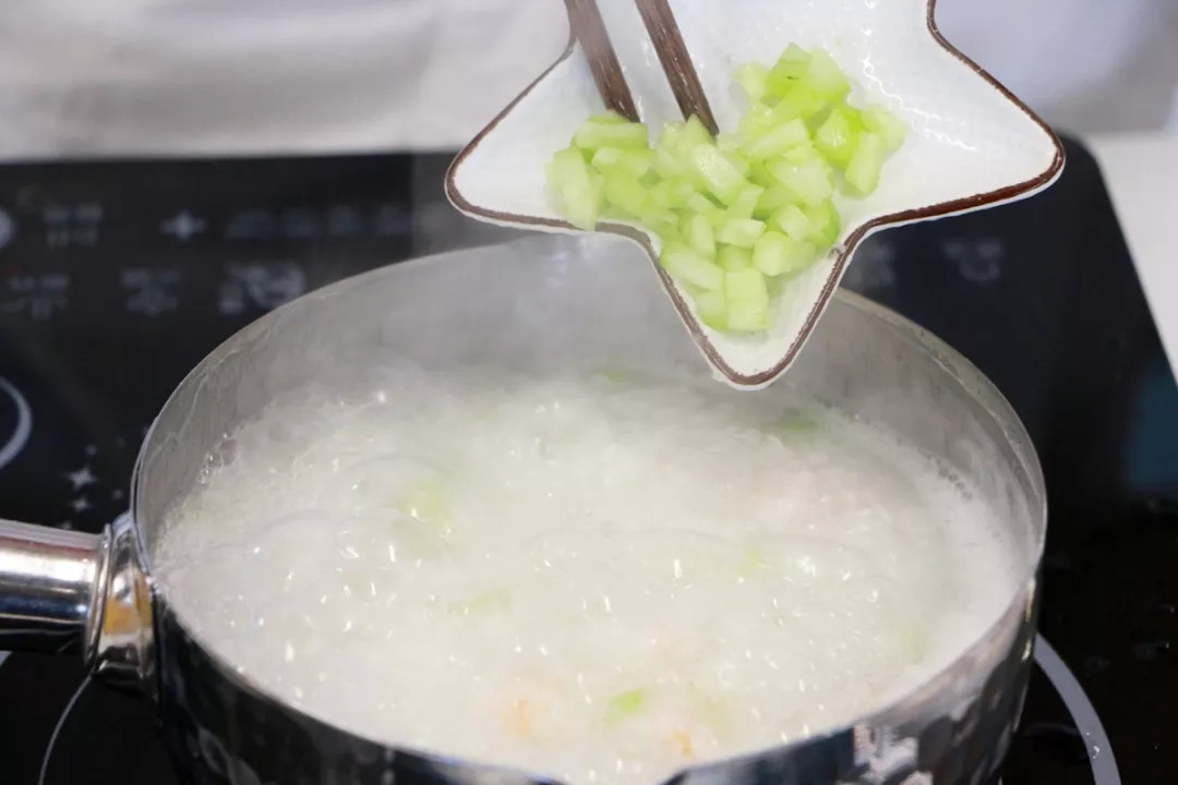 补钙、健脑、易消化,虾仁粥里放点这个,赶走秋