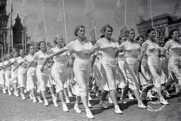 穿裙子的苏联女兵,战斗力比男兵还强,被俘后下场太凄惨!