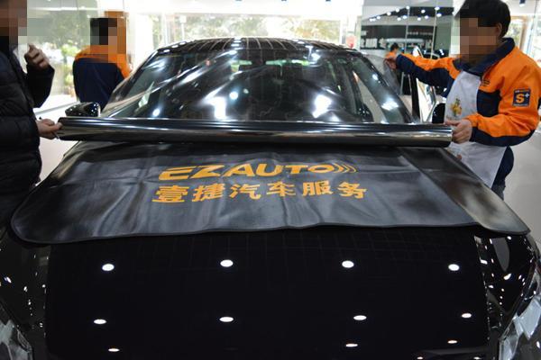 汽车贴膜需要注意什么？广州帕萨特全车龙膜玻璃膜施工作业解析