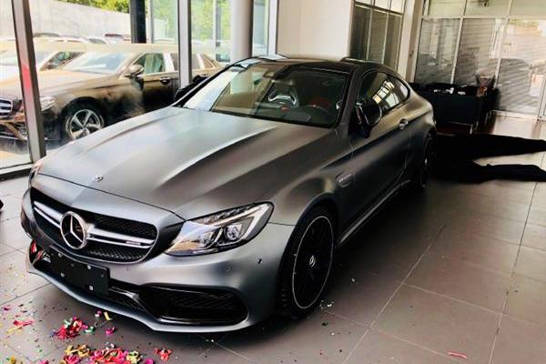 王自如喜提百万奔驰AMG轿跑