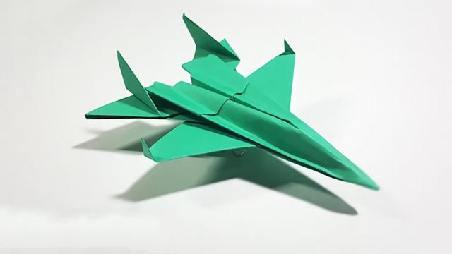 现在早就不是折纸飞机的年代了,来学折纸滑翔机,飞得