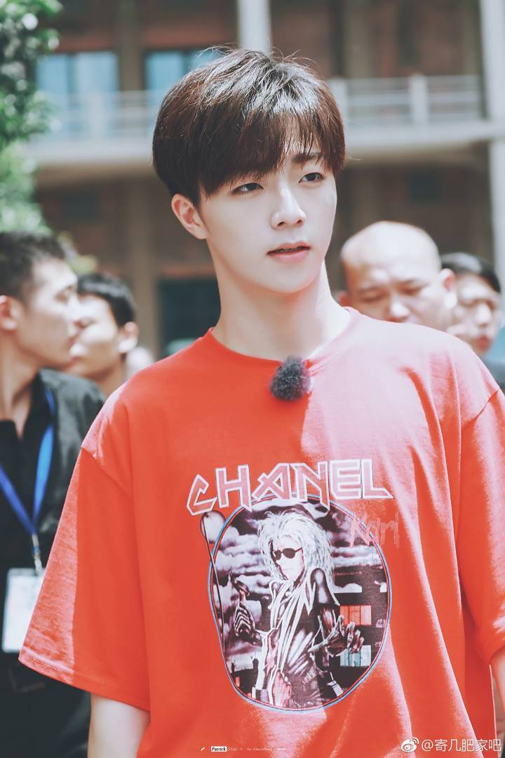 陈立农首个个人常驻综艺节目《Hi室友》官宣了