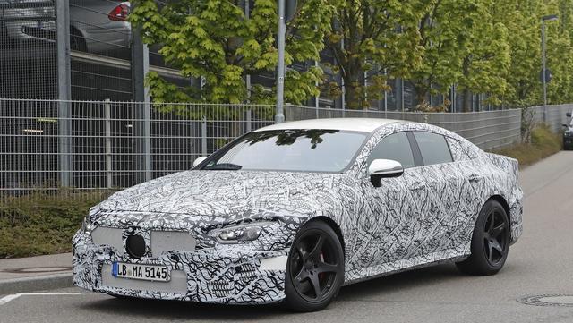 四门超跑争战四起，奔驰发AMG GT4，保时捷不孤单