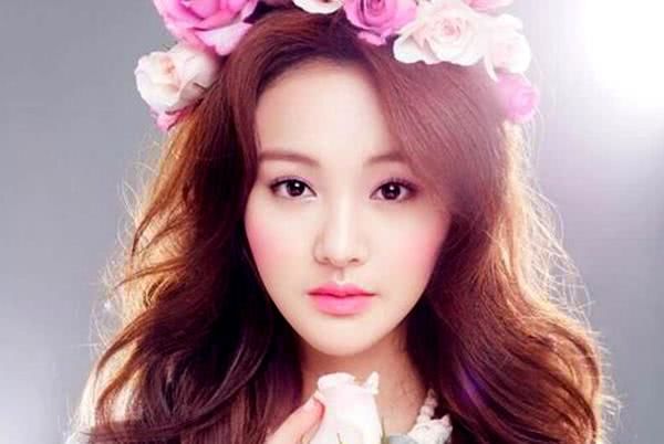 杨紫的年收入,关晓彤年收入