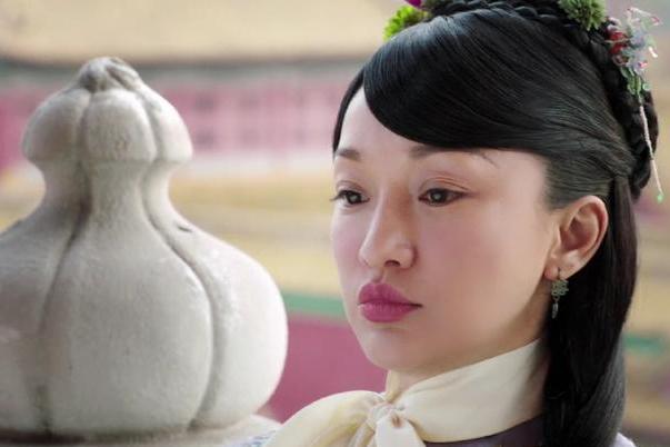 周迅在《如懿传》中全程用围巾遮挡脖子,居然