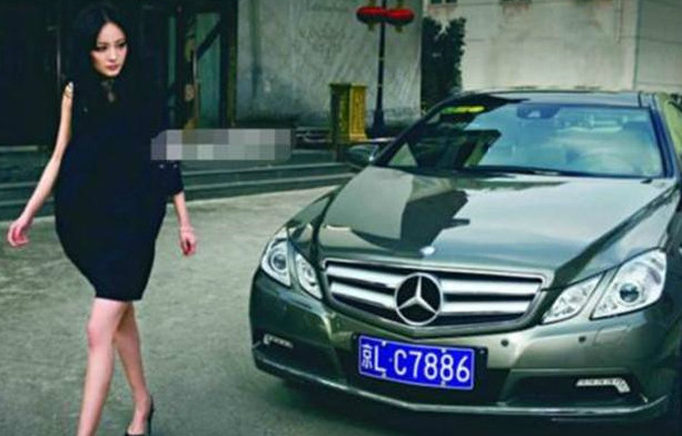 2018年最火热的4位明星开什么车,胡歌牧马人