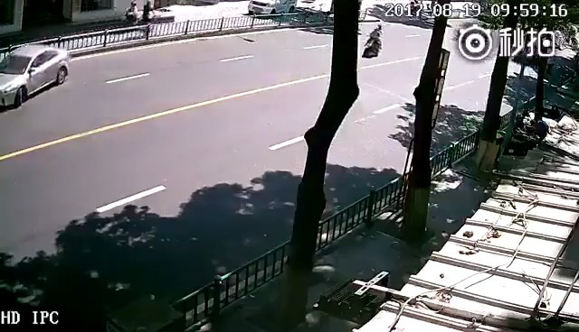 哈哈哈，原谅我不厚道的笑了，答应我一定要看到最后，电动车有自己的想法……...