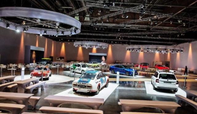 汽车降价还是销不动，仓库堆满库存车！消费者还不行动，4S店哭