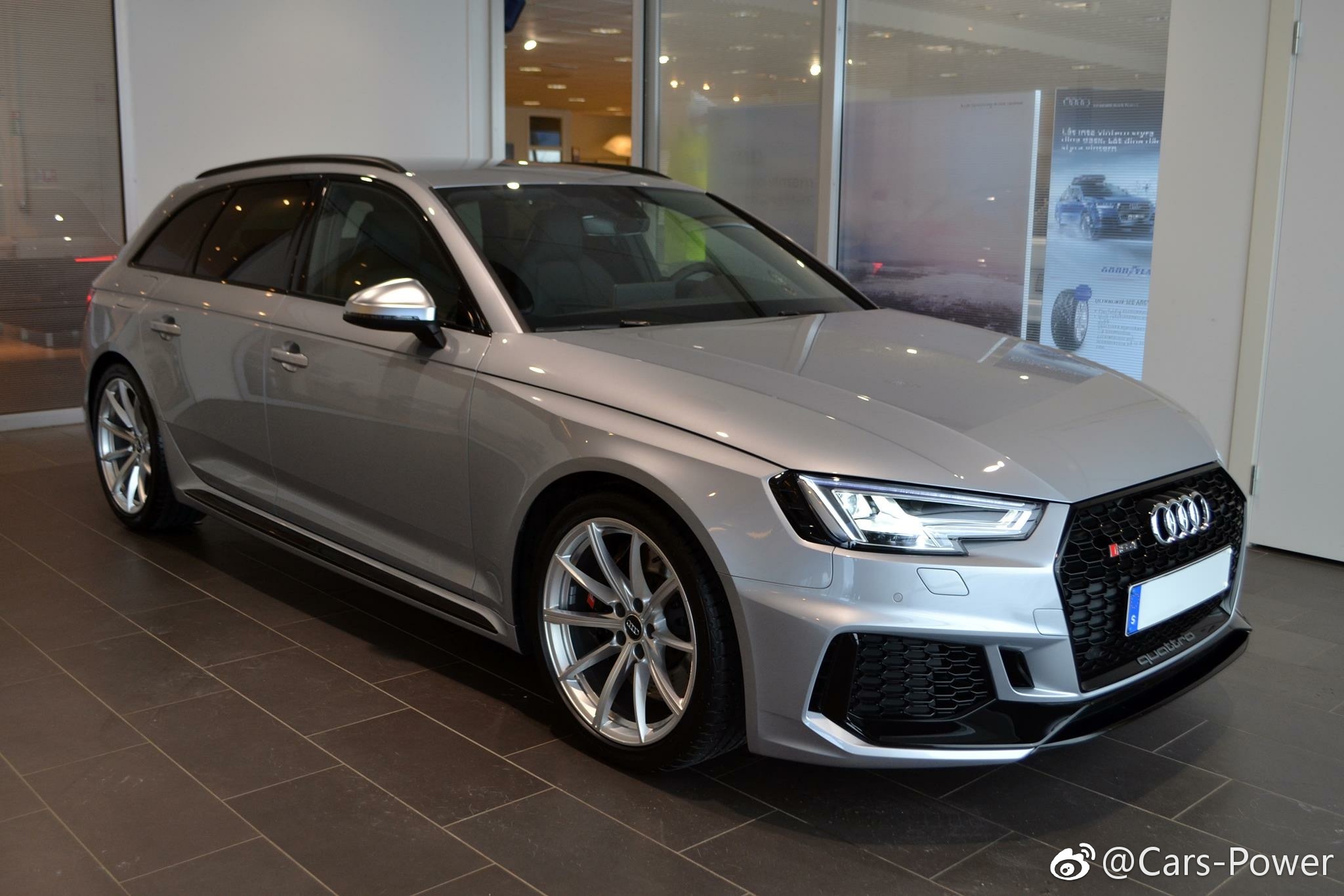 新奥迪RS4 Avant，这个银会色真精神。_新浪看点