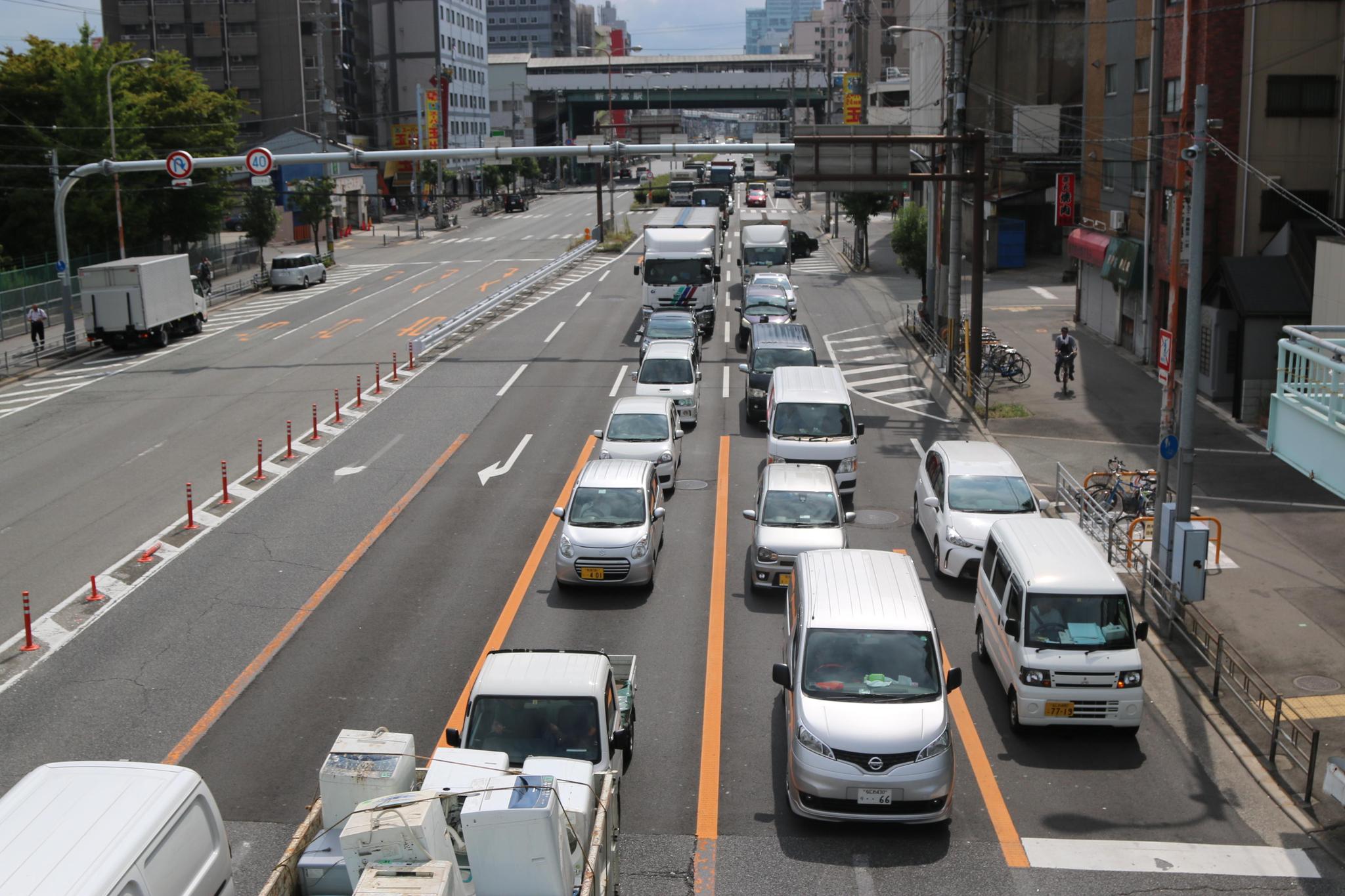 日本街头的豪车并没有那么多，但是有一点值得中国老司机学习