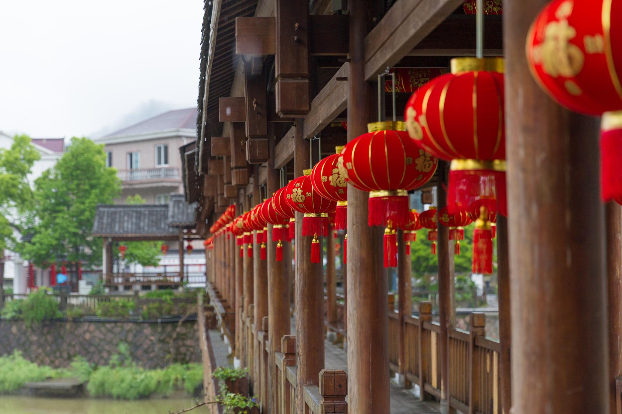 下着雨的杭州淳安下姜村空气格外的清新青山绿水/民风淳朴夜幕降