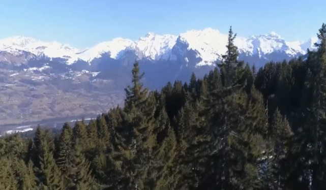 为什么很多妹子微信地区的设置安道尔