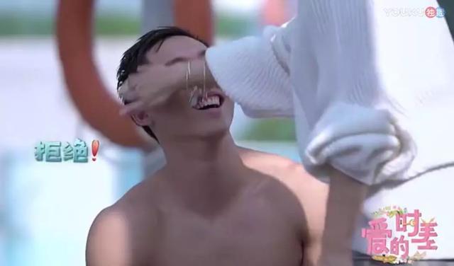经历婚姻失败,独自带大儿子,外界对宁静的泼辣误会了太多年