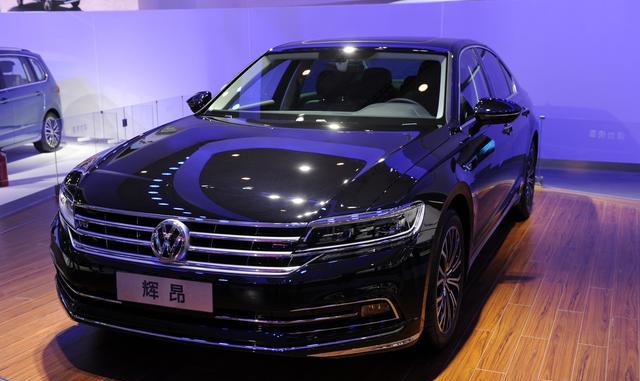 本田丰田嫌太次，奔驰宝马又嫌贵，这款暴降14万给你百万配置