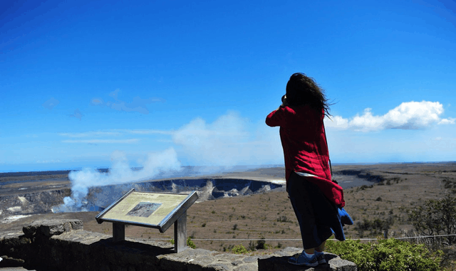 世界哪里游客可以近距离看火山: 美国夏威夷有