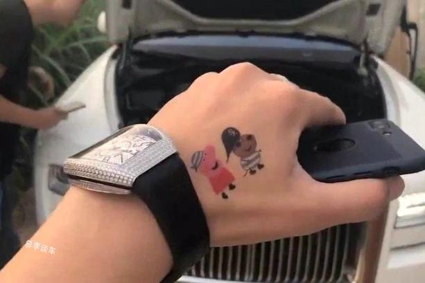 劳斯莱斯秀佩奇，网友：佩奇能买起，这个手表就要奋斗N久了