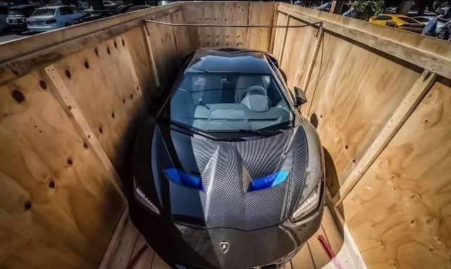 兰博基尼超限量Centenario, 首位车主落户加州!