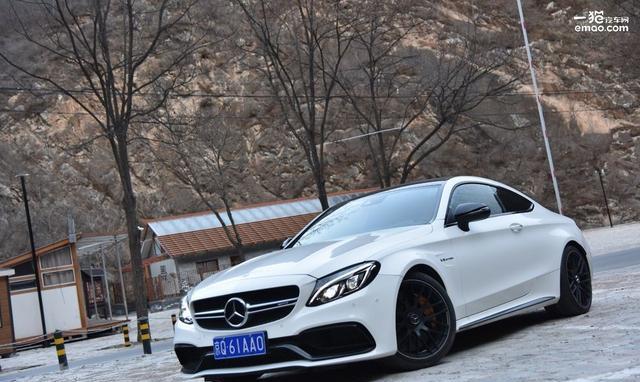 有V8才够味 体验奔驰C63s AMG
