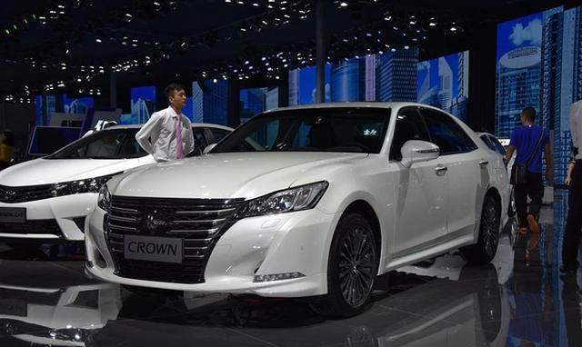 曾经卖80万，敢跟宝马7系叫板的皇冠，为何如今23万卖不动！