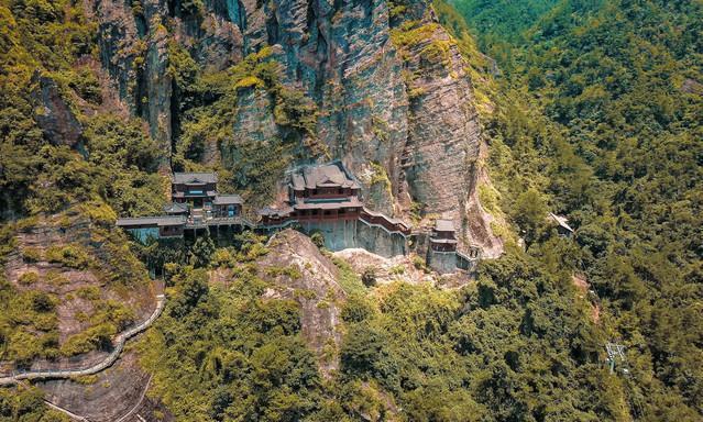 江南第一悬空寺:千年无人问津,一座山一尊佛
