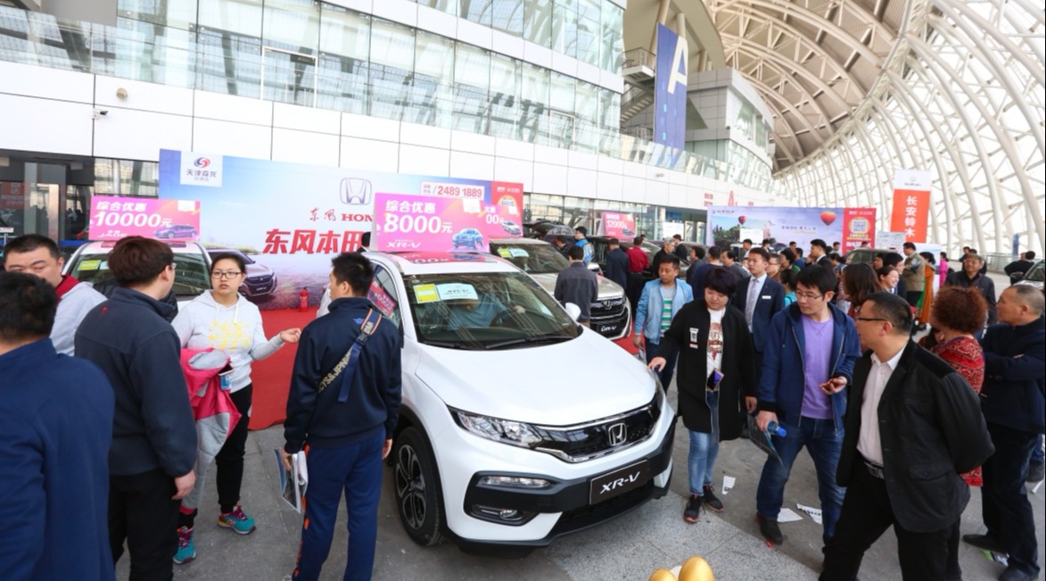 优惠15万，却没人买车？十月汽车销量低迷，网友：国六惹的祸