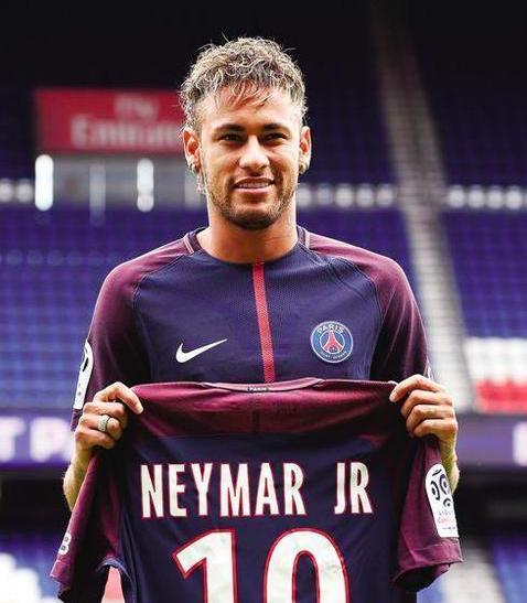 足球里的转会费是什么? 最终这笔费用归谁?