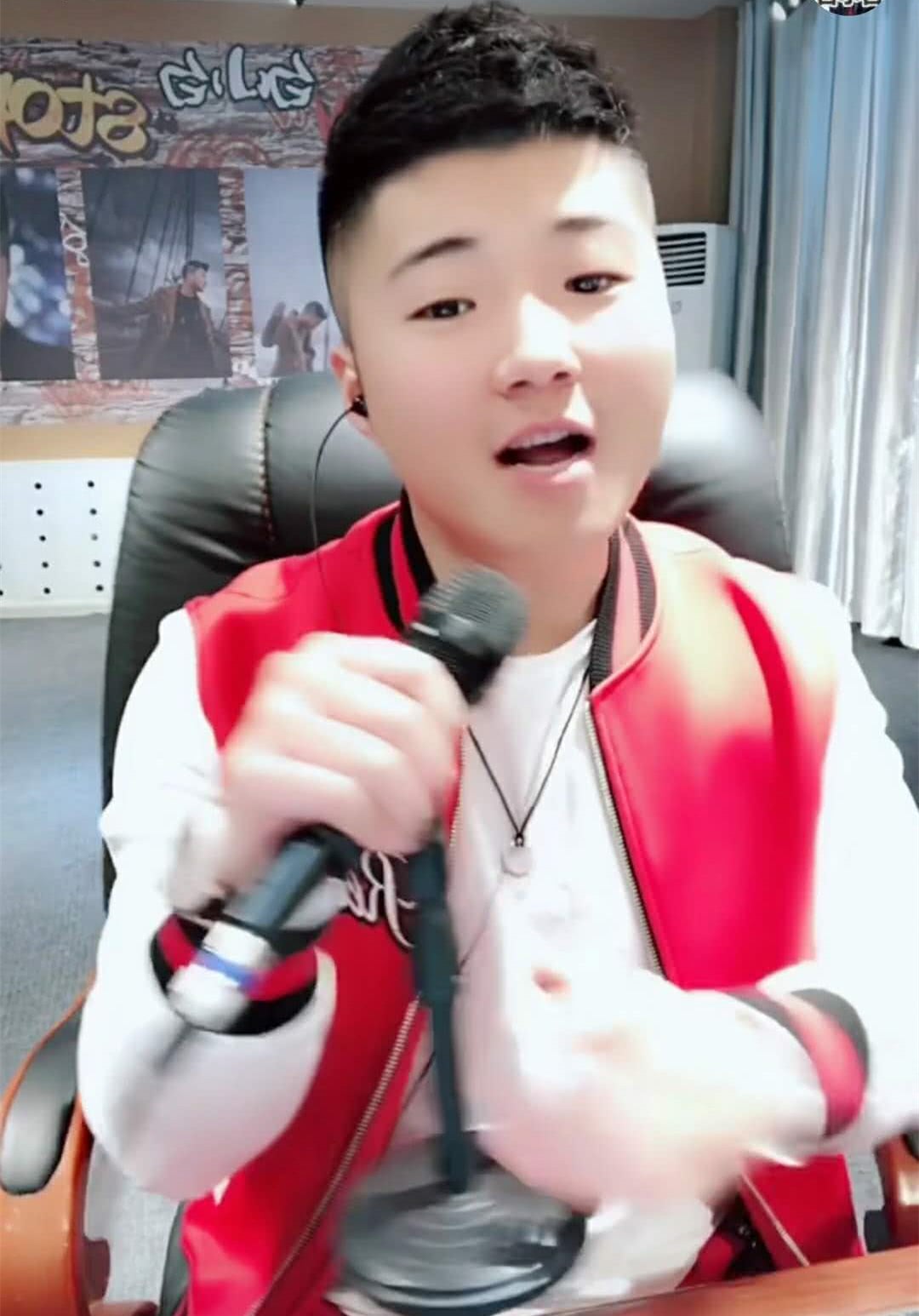 快手白小白荣登央视节目,跻身成为一线主播,二