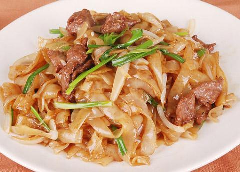 广东炒河粉的全过程!看过的人表示:以后再也不买了!