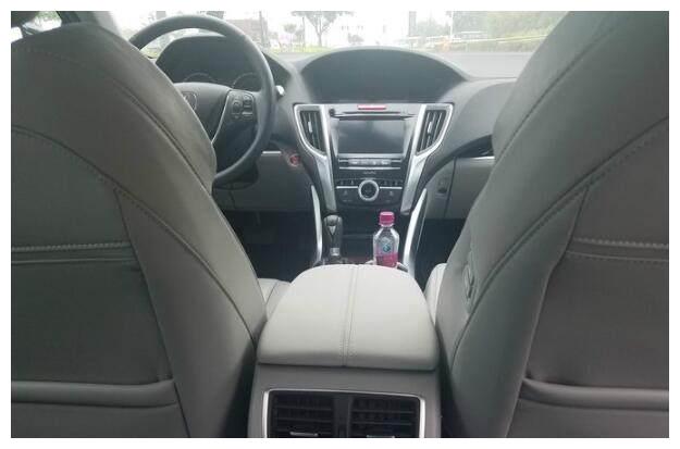 又一豪车倒下了！刚上市卖38万叫板宝马5系，如今狂降13万卖